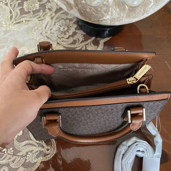 Michael Kors MD messenger MOTT bag - Picture 7 of 9
